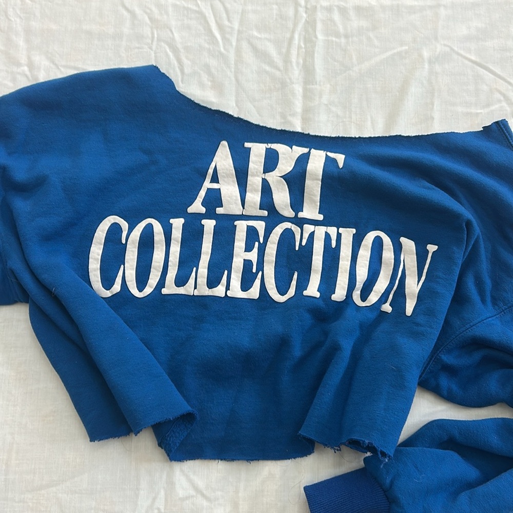 Cropped blue sweater